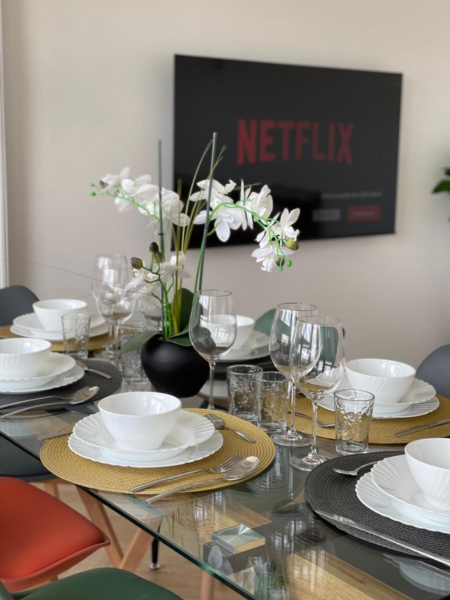 Paris Pantin Magnifique Appartement 4 Pieces De 108M2 Avec 2 Parking Interieur - Tres Cosy Pour 1 A 12 Personnes - Entierement Refait A Neuf Entire Apartment Luxurious And Warm - Pantin Paris 19 Eme Free Wifi Gratuit Bagian luar foto