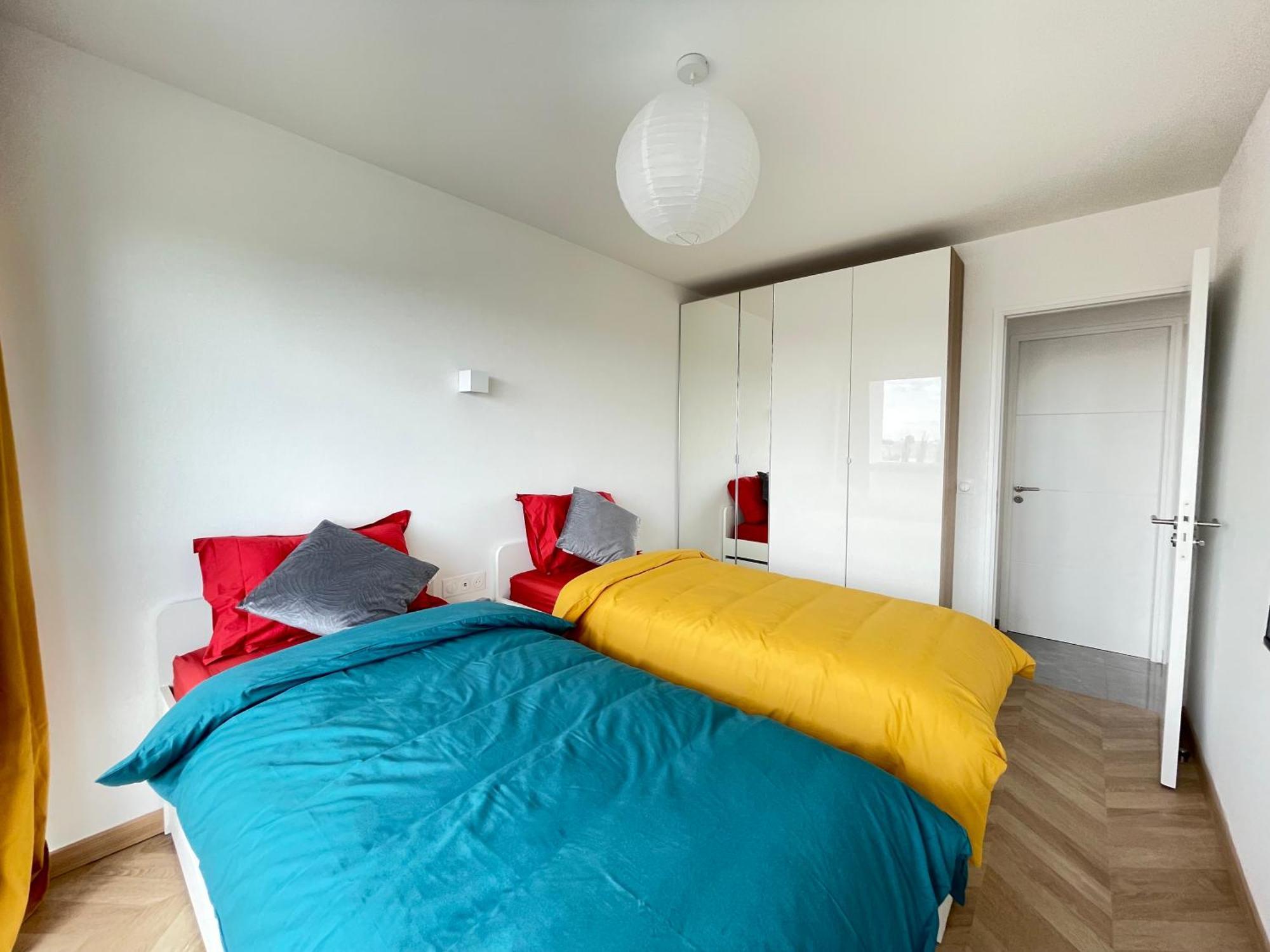 Paris Pantin Magnifique Appartement 4 Pieces De 108M2 Avec 2 Parking Interieur - Tres Cosy Pour 1 A 12 Personnes - Entierement Refait A Neuf Entire Apartment Luxurious And Warm - Pantin Paris 19 Eme Free Wifi Gratuit Bagian luar foto