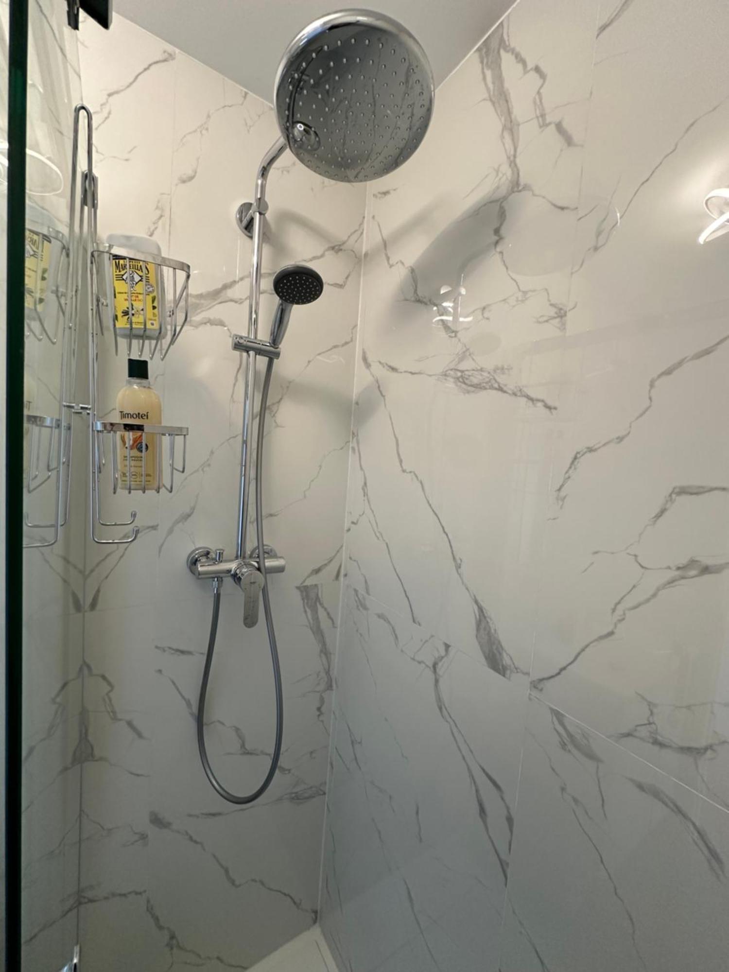 Paris Pantin Magnifique Appartement 4 Pieces De 108M2 Avec 2 Parking Interieur - Tres Cosy Pour 1 A 12 Personnes - Entierement Refait A Neuf Entire Apartment Luxurious And Warm - Pantin Paris 19 Eme Free Wifi Gratuit Bagian luar foto