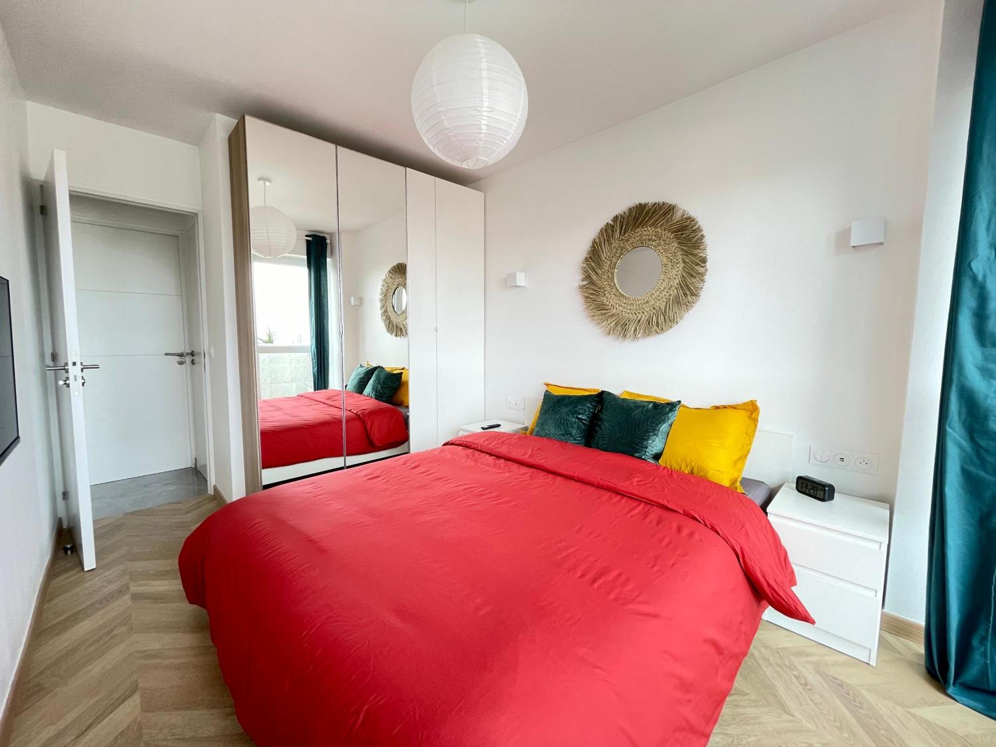 Paris Pantin Magnifique Appartement 4 Pieces De 108M2 Avec 2 Parking Interieur - Tres Cosy Pour 1 A 12 Personnes - Entierement Refait A Neuf Entire Apartment Luxurious And Warm - Pantin Paris 19 Eme Free Wifi Gratuit Bagian luar foto