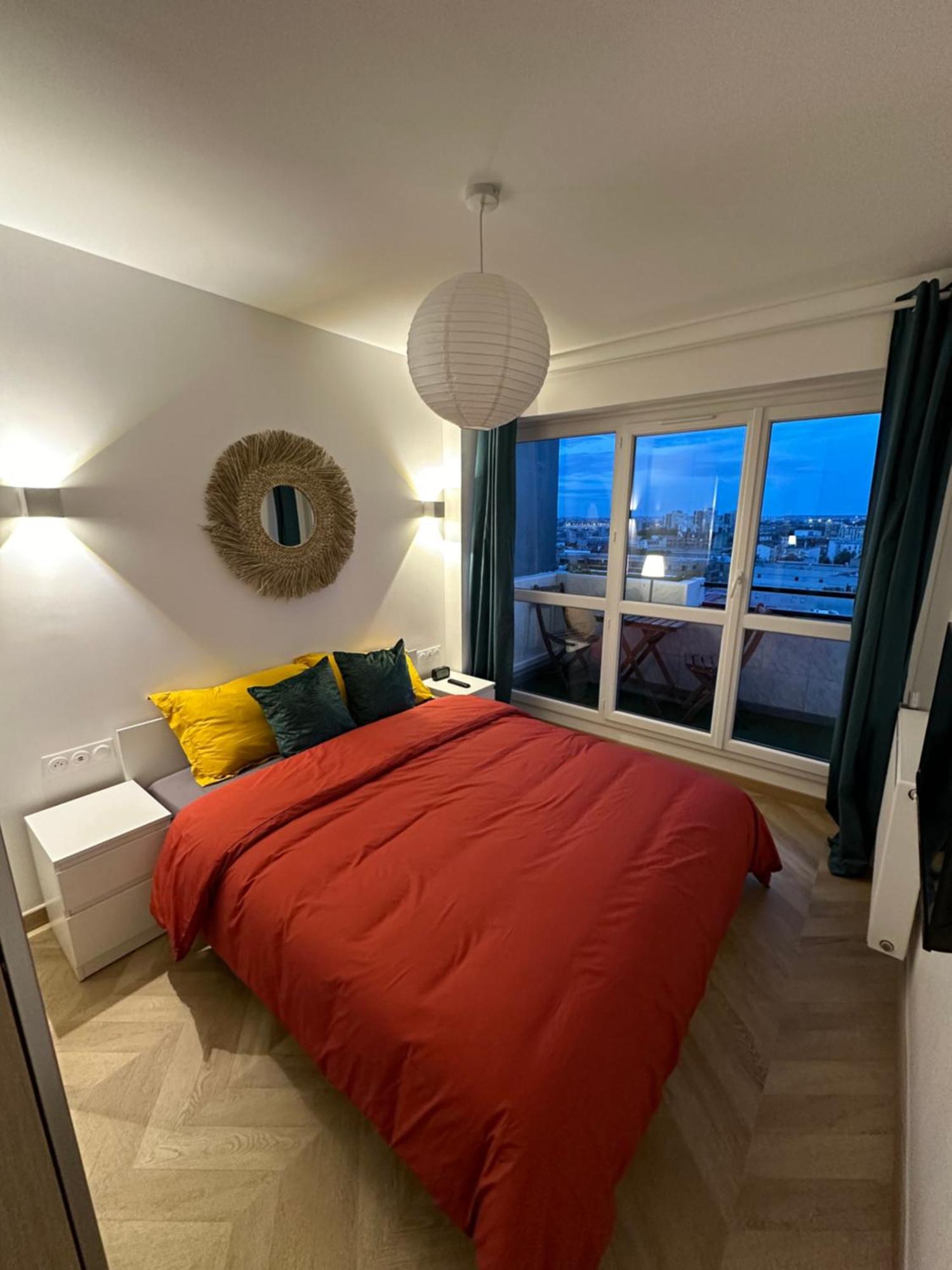 Paris Pantin Magnifique Appartement 4 Pieces De 108M2 Avec 2 Parking Interieur - Tres Cosy Pour 1 A 12 Personnes - Entierement Refait A Neuf Entire Apartment Luxurious And Warm - Pantin Paris 19 Eme Free Wifi Gratuit Bagian luar foto